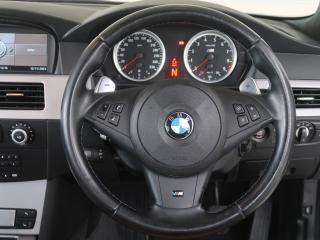 BMW M5 LCIモデル サクラムマフラー ベージュレザー フロントスポイラー ガラスサンルーフの画像16