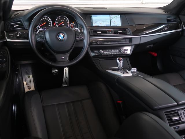 BMW M5 左ハンドル マフラー 3Dデザイン車高調 20インチアルミ ガラスサンルーフ レザーの画像11