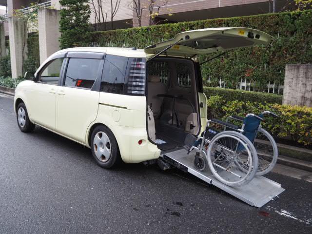 トヨタ シエンタ 福祉介護　リヤースロープ　車椅子1名他5人乗りの画像1