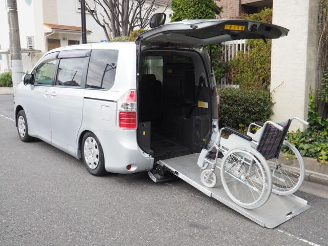 トヨタ ノア X Lセレクション 福祉車両 車椅子1名　リヤースロープの画像1