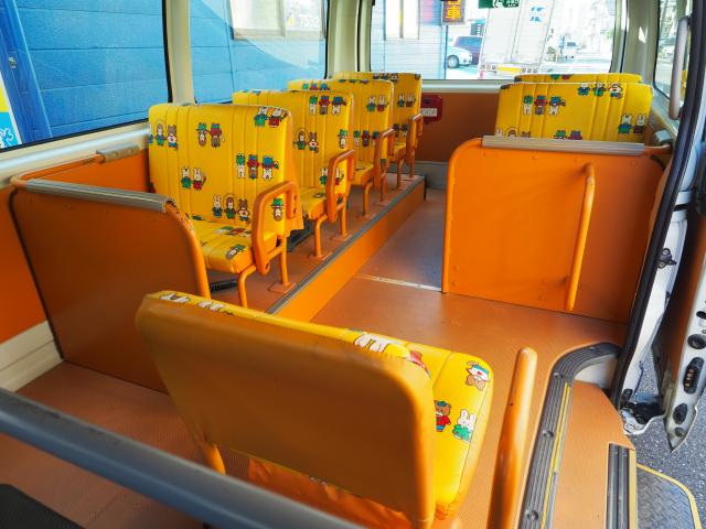 トヨタ ハイエース 幼児バス　スクールバス　大人２人　幼児１２人　オートステップ　ガソリン車　オートステップ　　非常口　普通免許ですの画像11