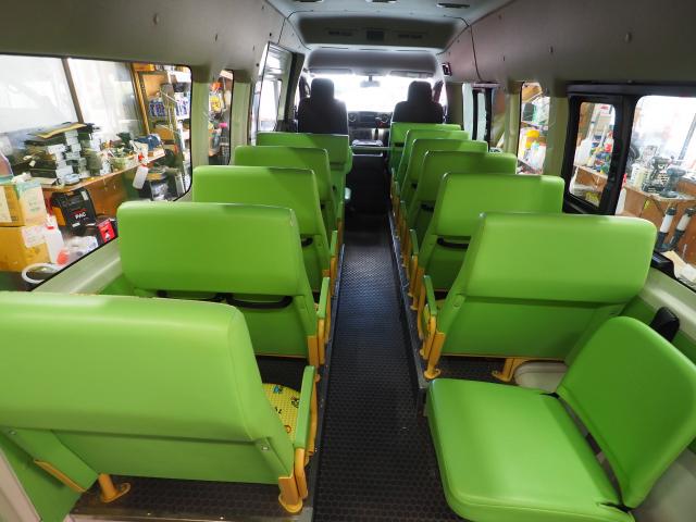 日産 NV350キャラバン 幼児バス　スクールバス　園児バス　大人４名幼児１８名乗り　非常口　オートステップ　ダブルエアコン　ディーゼルターボ　中型免許の画像4