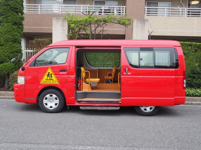 トヨタ ハイエースワゴン 幼児バス　スクールバス　オートステップ　非常口　ダブルエアコン　ダブルヒーター　大人２名幼児１２名　普通免許の画像1