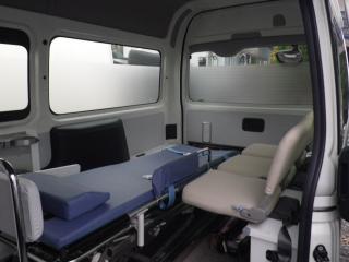 トヨタ ハイエースバン 救急車 超低走行の画像7
