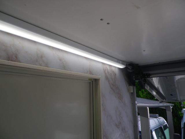 日産 アトラス キッチンカー 左右、開口部 外部電力 換気扇 照明の画像9